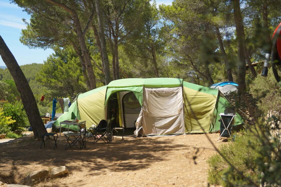 Emplacement camping caravane au camping Clos Sainte Thérèse