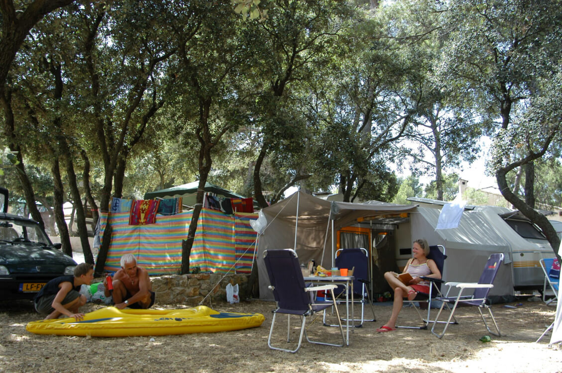 Emplacement camping car Premium 6 ampères au Camping Clos Sainte Thérèse