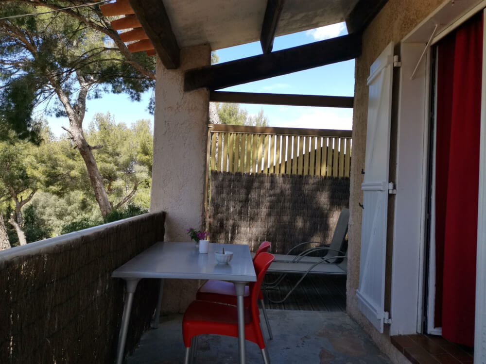 Extérieur du Chalet Le Brusc en camping 4 étoiles à Saint Cyr sur Mer