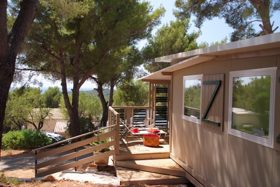 Extérieur du Chalet Sanary-sur-Mer en camping 4 étoiles à Saint Cyr sur Mer